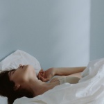 Perché ti svegli di notte? Le cause più comuni del sonno interrotto e come ritrovare il riposo