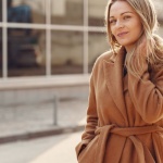 Guida pratica per scegliere il cappotto perfetto: stile, materiali e vestibilità