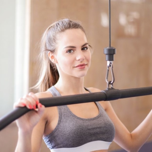 Forza al Femminile: Guida all’Allenamento con i Pesi per Scolpire e Potenziare il Corpo