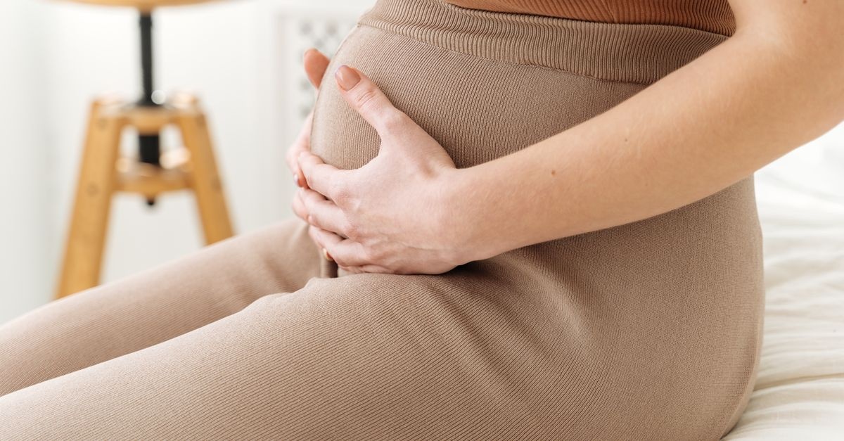 Gambe Gonfie in Gravidanza: Rimedi Naturali e Consigli Pratici per Sentirti Leggera Ogni Giorno