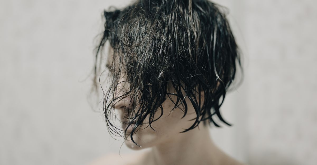 Capelli che si sporcano subito? Rimedi pratici e consigli furbi per una chioma fresca più a lungo