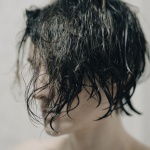 Capelli che si sporcano subito? Rimedi pratici e consigli furbi per una chioma fresca più a lungo