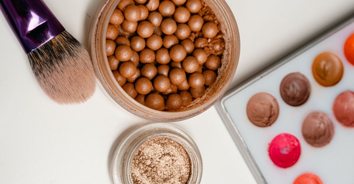Pelle baciata dal sole tutto l’anno: il segreto di un bronzer dall’effetto sano e naturale