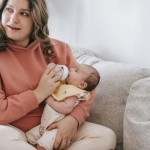 Oltre la lista infinita: il peso invisibile che porta ogni mamma (e come alleggerirlo)