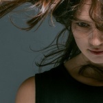 Capelli gonfi e indomabili? 10 rimedi efficaci per dire addio al crespo
