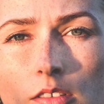 Viso arrossato? Cause, rimedi e routine delicata per ritrovare una pelle calma