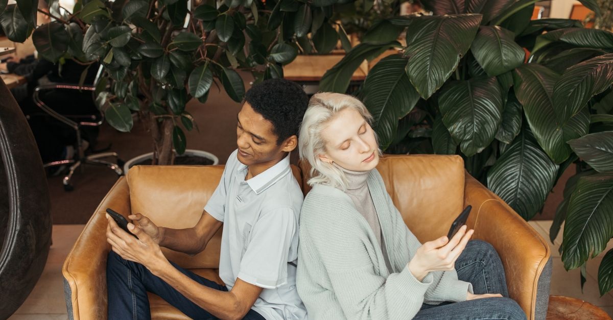 Due Cuori, Un Solo Feed: Idee per Vivere i Social in Coppia Senza Stress