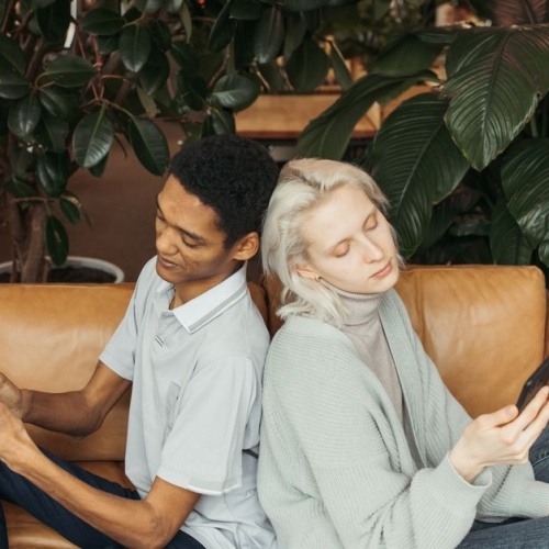 Due Cuori, Un Solo Feed: Idee per Vivere i Social in Coppia Senza Stress